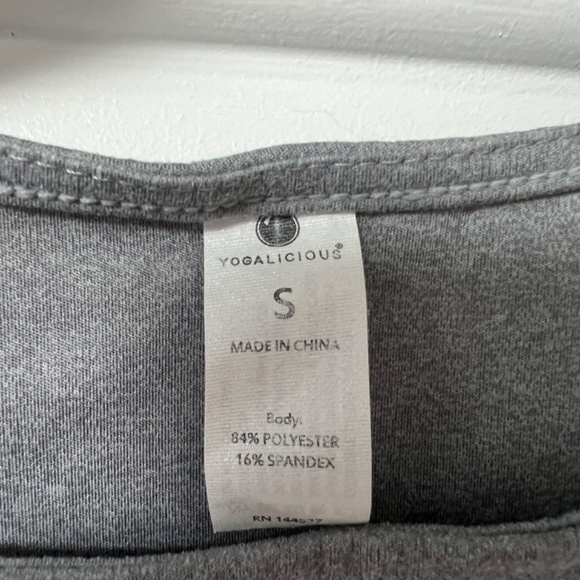 Gray yoga crop top - Picture 2 of 3